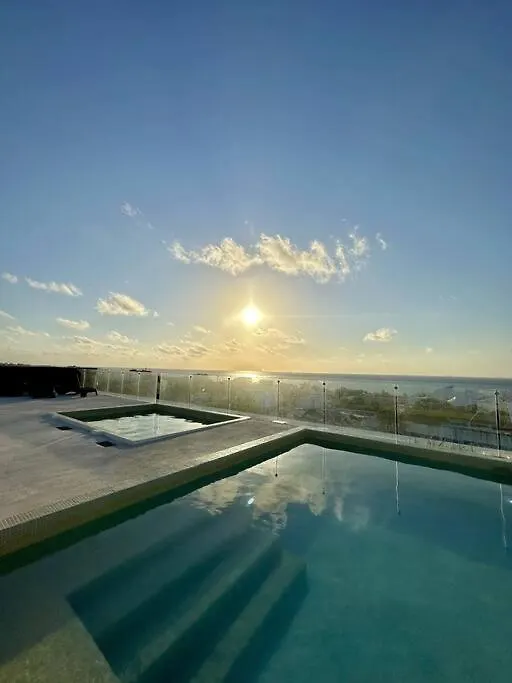 Pool View Condo / Rooftop Pool, Jacuzzi, Gym & Bar Playa del Carmen 0*,  Meksyk